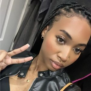 Meet your Posher, Janan